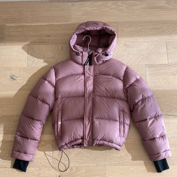 Aritzia Jackets & Blazers - Aritzia TNA The Super Puff Shorty